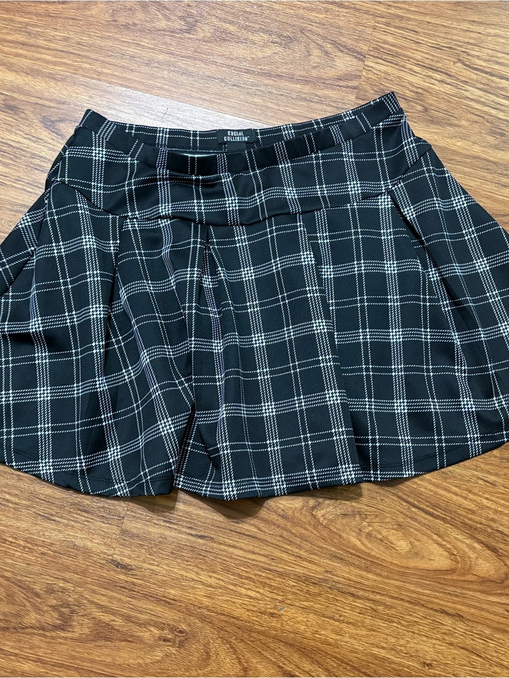 Social Collision Women’s Plaid Skirt in Black & White Knee Length XL/30”